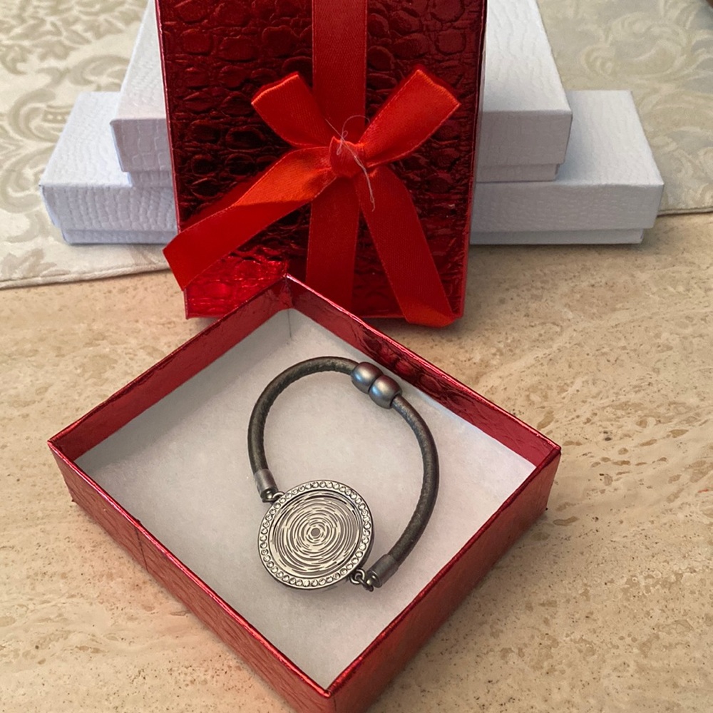 NEW magnetic closure bracelet.